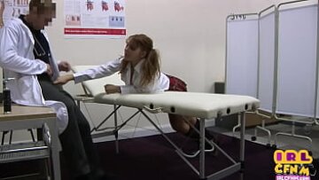 ثلاثة طيران جامعية تنزل وقذرة مع الأطباء الغريب في الثلاثي الموحد