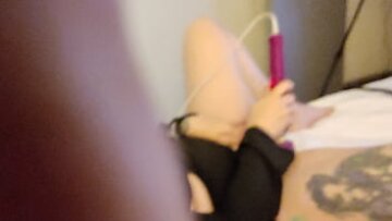 يتخيل MILF المنقوع نائب الرئيس عن الديك الكبير ، يستمني بالألعاب – بوككاسك.