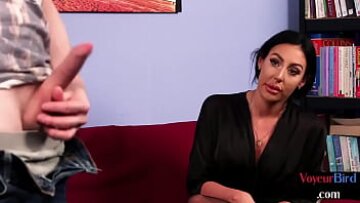 المتلصص CFNM جبهة تحرير مورو الإسلامية في جوارب & الكعب العالي يثير و يغوي ذكر الاستمناء
