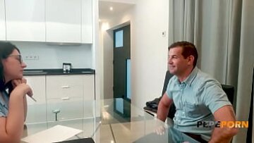 تتحول Meraki Pacense إلى سكرتيرة قذرة من أجل متعة المرشحين