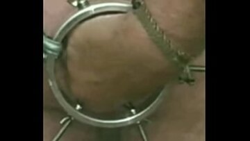 الموزعة الشرجية المتطرفة: مؤخرة واسعة بعرض 12 سم، والقبضة الذاتية، وممارسة الجنس مع الزجاجة مع توسيع المؤخرة إلى أقصى الحدود