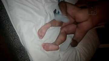 كبير ديك أميغو يمارس الجنس بعمق مع الزوجة المتزوجة أمام زوجها في الفندق